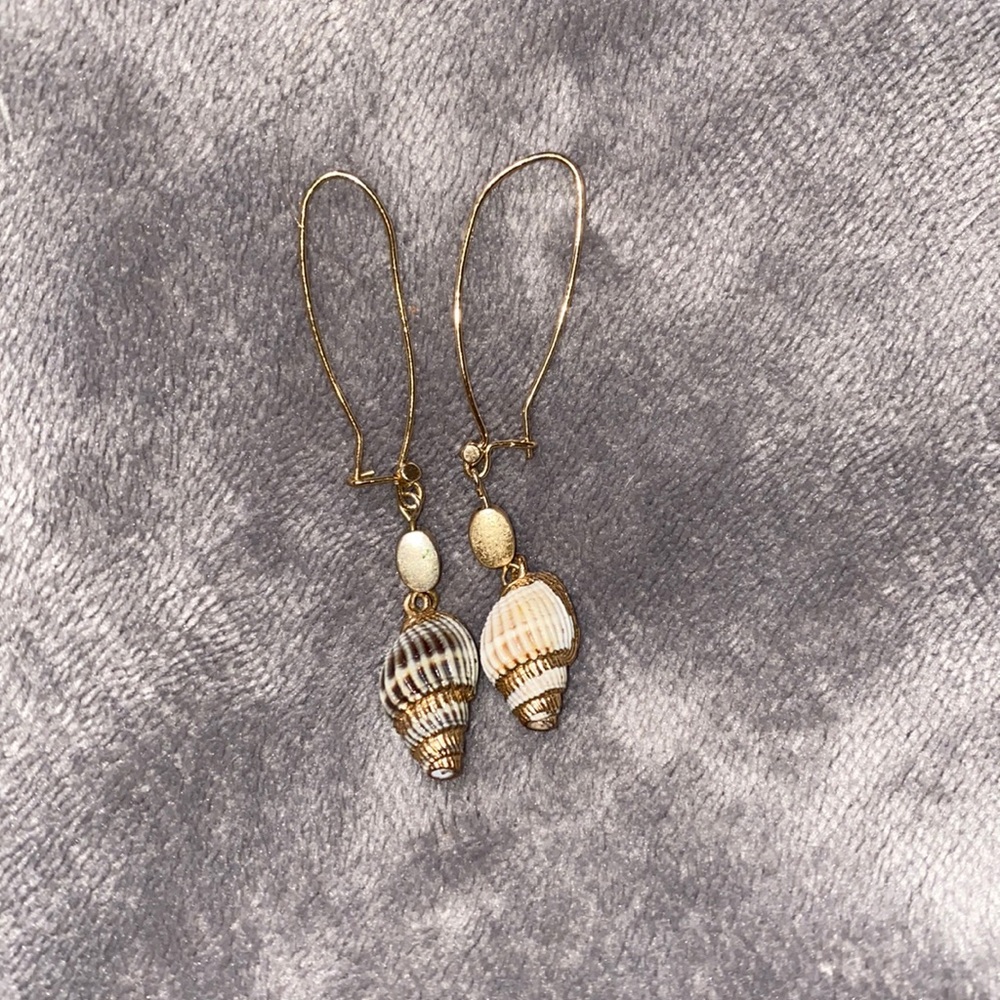 Shell earring